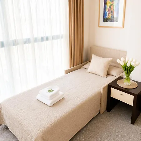 Apartment First Line Berlin Golden 310 Warna
